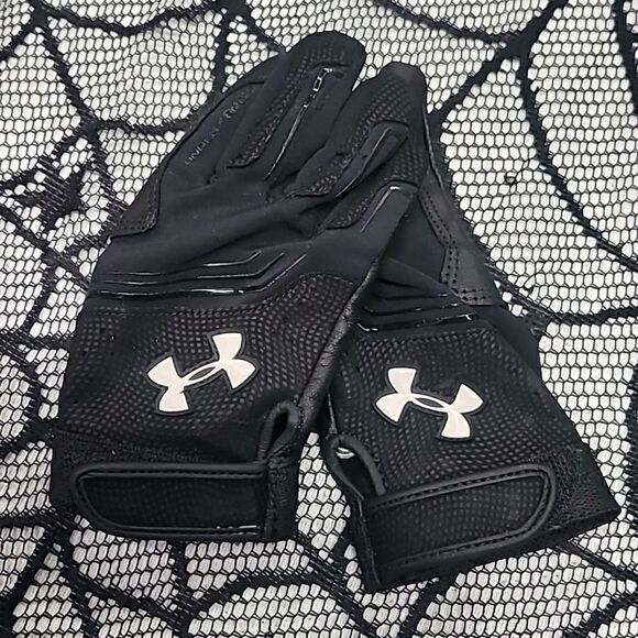 Under Armour Black & White Baseball Batting Gloves Size YXS - Picture 1 of 8